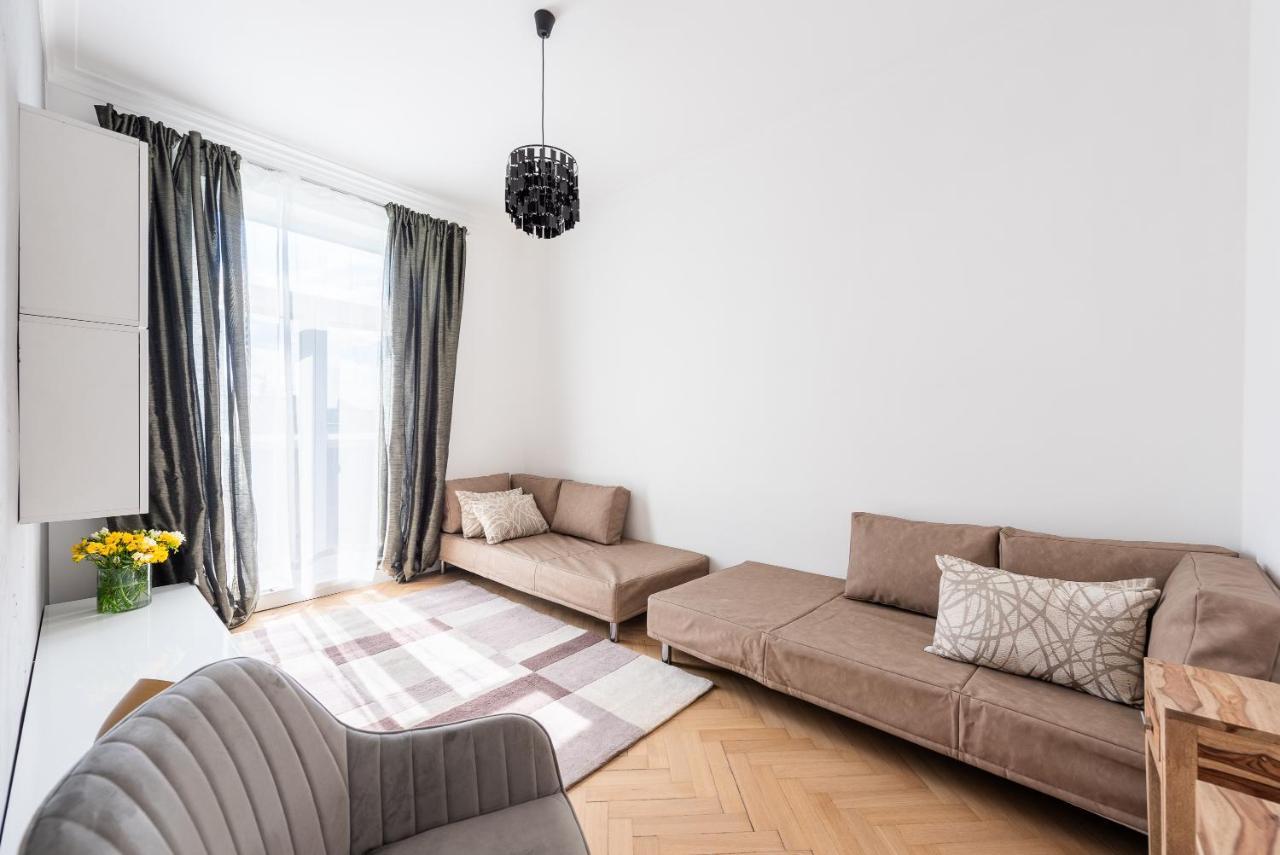 Luxury Apartment With A Balcony And A Terrace Прага Екстериор снимка