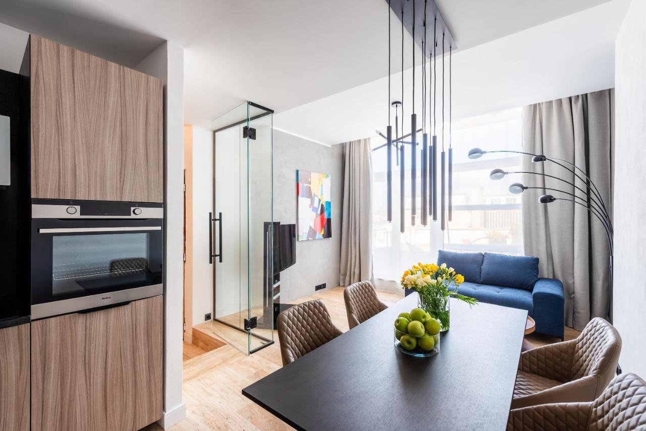Luxury Apartment With A Balcony And A Terrace Прага Екстериор снимка