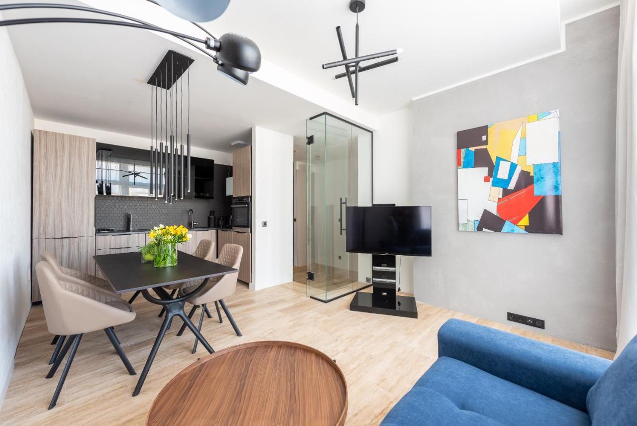 Luxury Apartment With A Balcony And A Terrace Прага Екстериор снимка