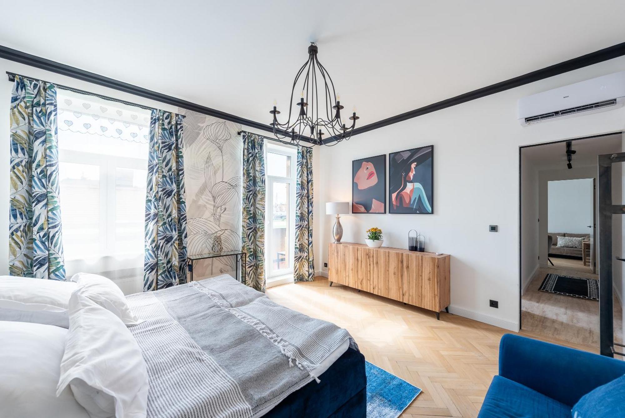 Luxury Apartment With A Balcony And A Terrace Прага Екстериор снимка