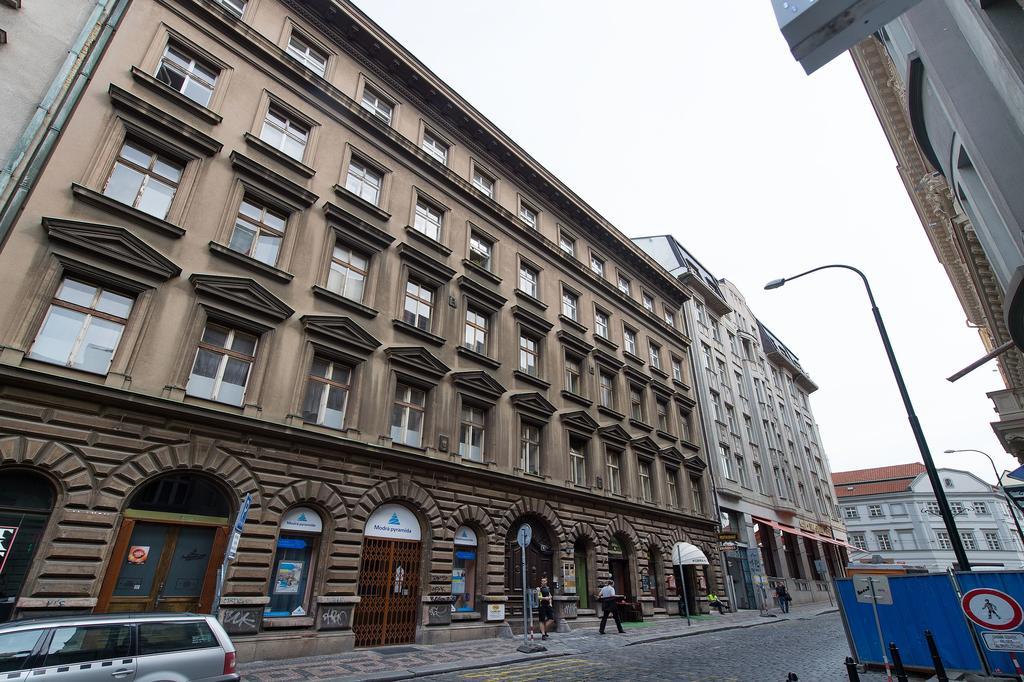 Luxury Apartment With A Balcony And A Terrace Прага Екстериор снимка
